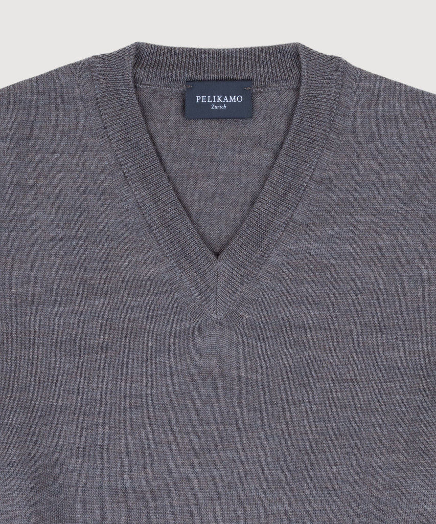 Wollpullover mit V-Ausschnitt