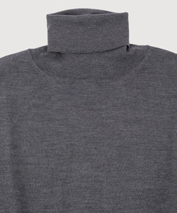 Rollkragenpullover aus Wolle und Seide