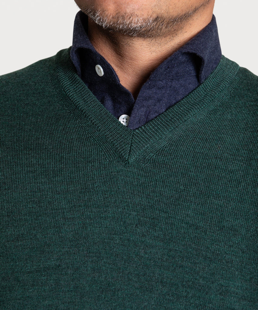 Wollpullover mit V-Ausschnitt
