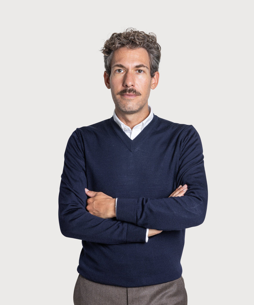 Wollpullover mit V-Ausschnitt
