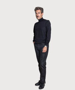 Rollkragenpullover aus Wolle und Seide