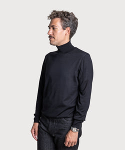 Rollkragenpullover aus Wolle und Seide