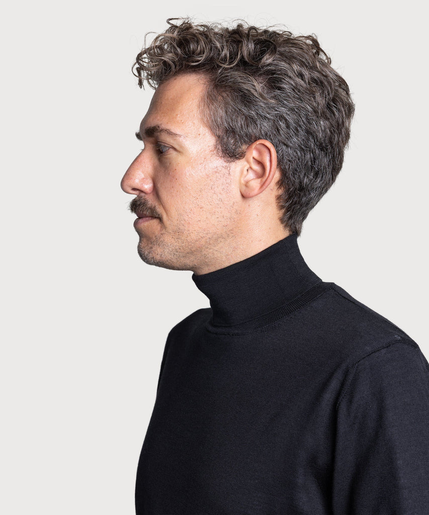 Rollkragenpullover aus Wolle und Seide