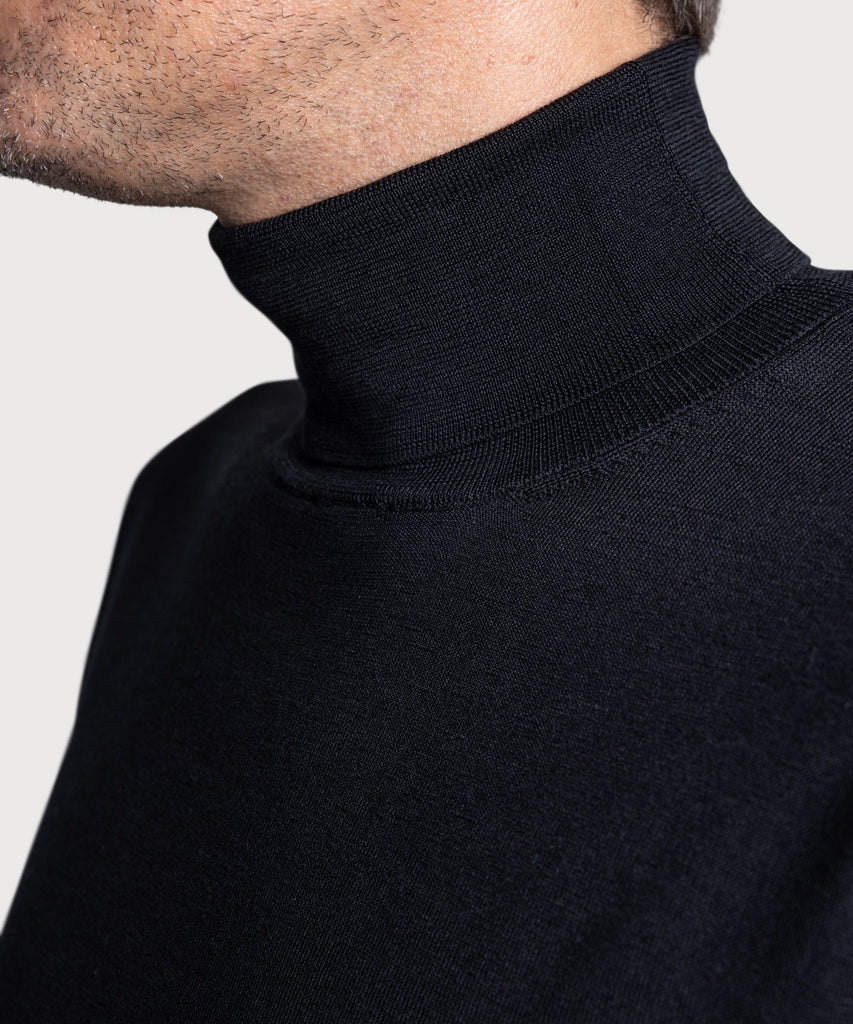 Rollkragenpullover aus Wolle und Seide